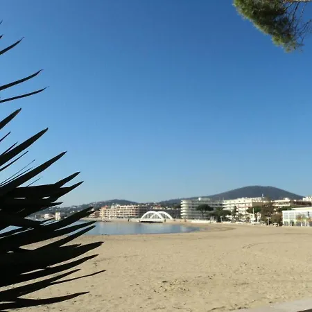 Appartement Appartement Sainte-Maxime, 3 pièces, 6 personnes - FR-1-226-231 *